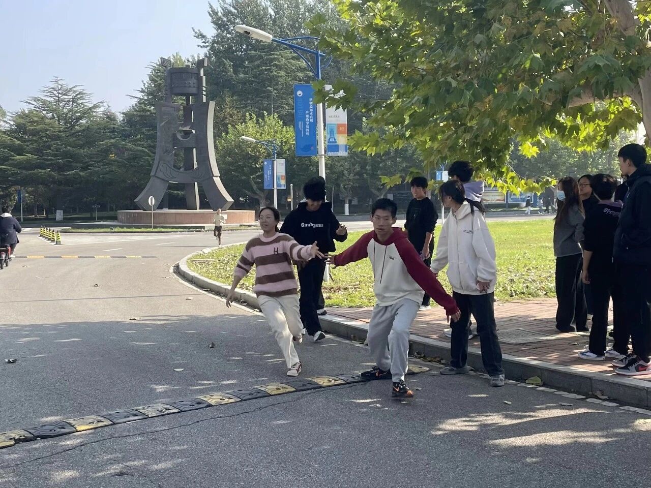 管理科学与工程学院开展万米接力活动5