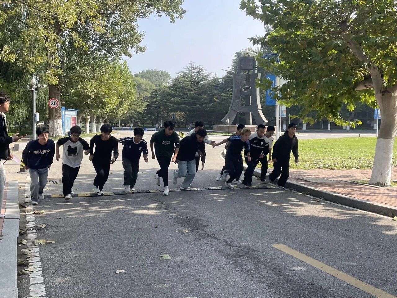 管理科学与工程学院开展万米接力活动1