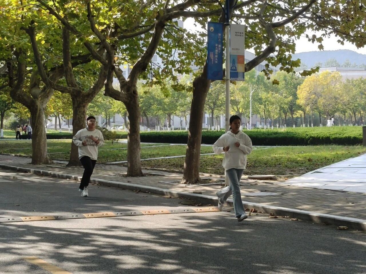 管理科学与工程学院开展万米接力活动4