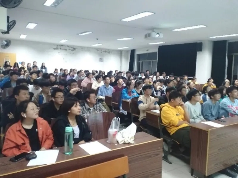 图为纳新现场