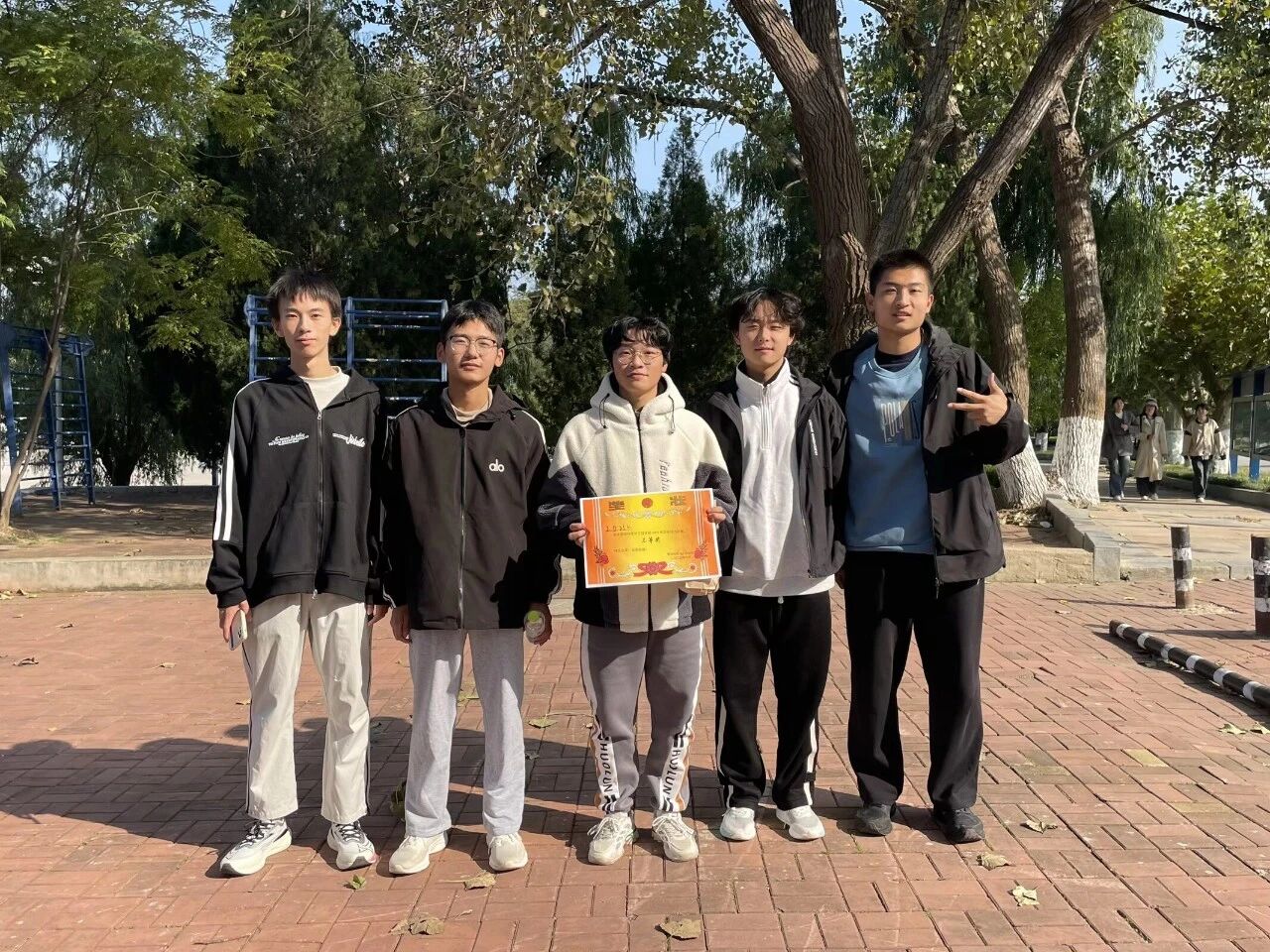 管理科学与工程学院开展万米接力活动10